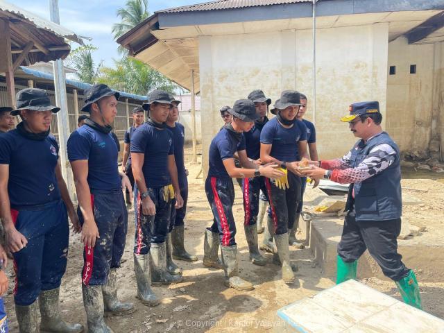 Upaya Pemulihan Pasca Banjir, Kemenkum Aceh dan Poltekpin Laksanakan Baksos di Aceh Tamiang