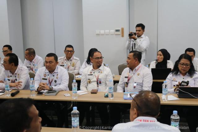 rapat komisi II 4