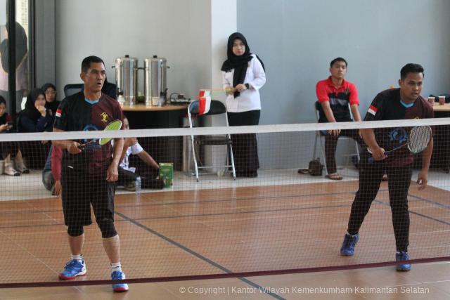 BADMINTON 19